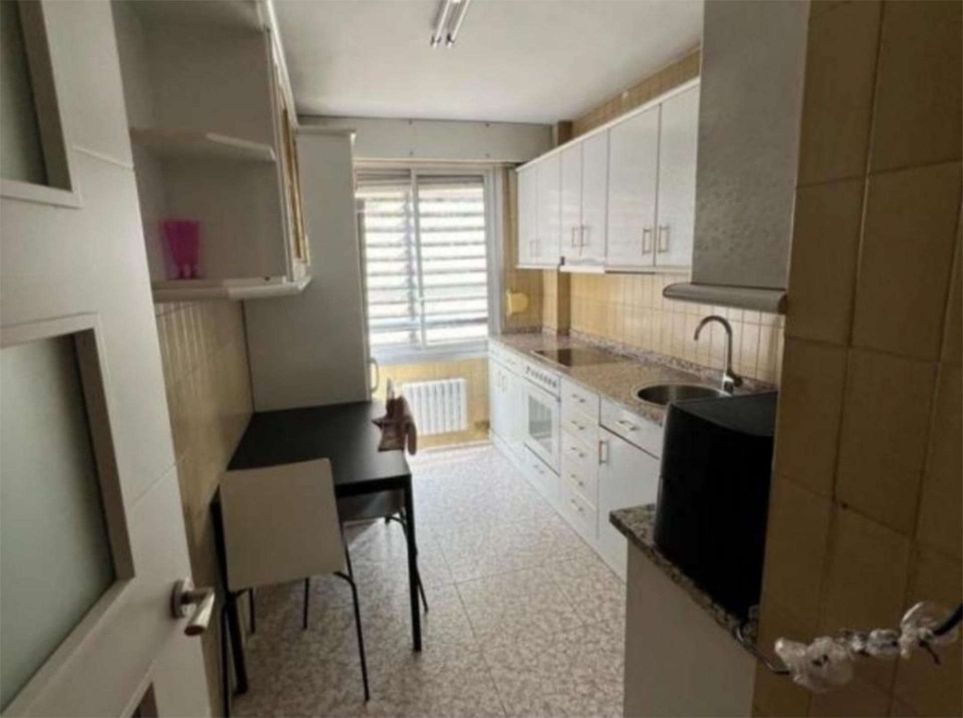 Kitchen of Study to share in  Zaragoza Capital  with Air Conditioner, Heating and Parquet flooring
