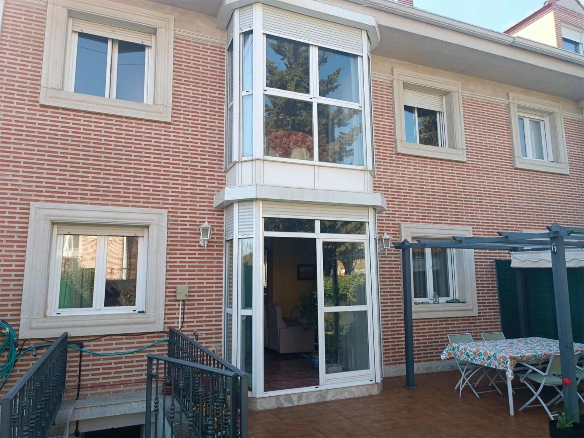 Vista exterior de Casa o xalet en venda en Arroyo de la Encomienda amb Terrassa i Balcó