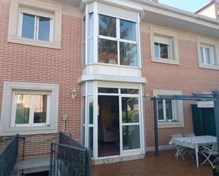 Exterior view of House or chalet for sale in Arroyo de la Encomienda  with Heating, Private garden and Terrace