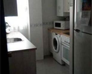 Cuina de Àtic de lloguer en  Madrid Capital amb Calefacció, Terrassa i Moblat