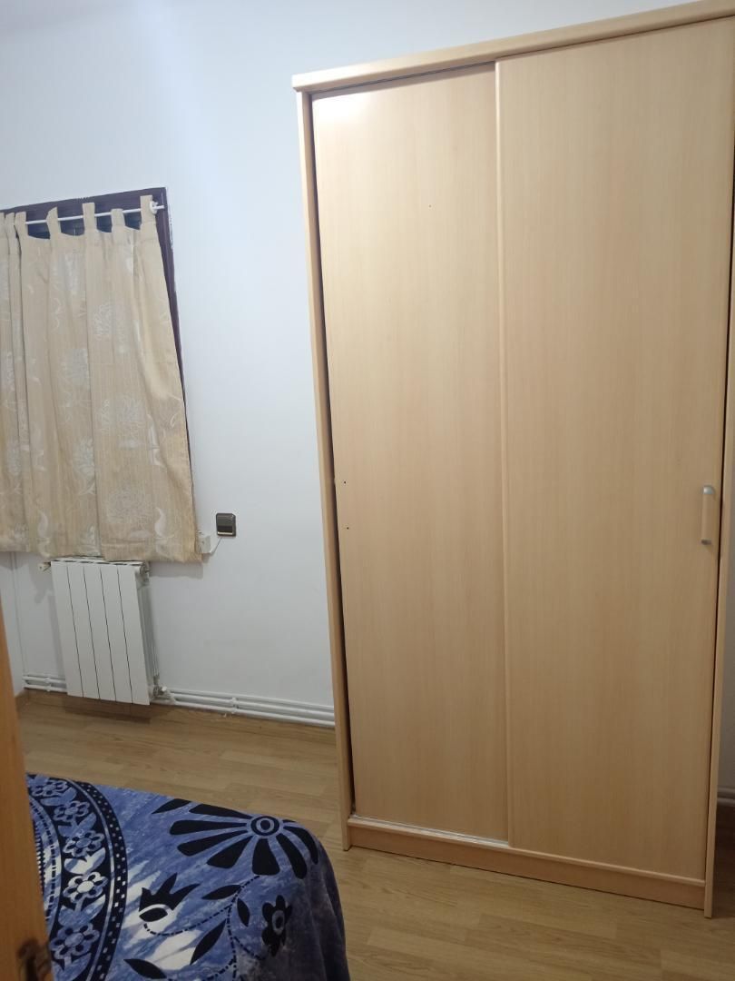 Dormitori de Apartament per a compartir en Castelldefels amb Calefacció, Moblat i Forn