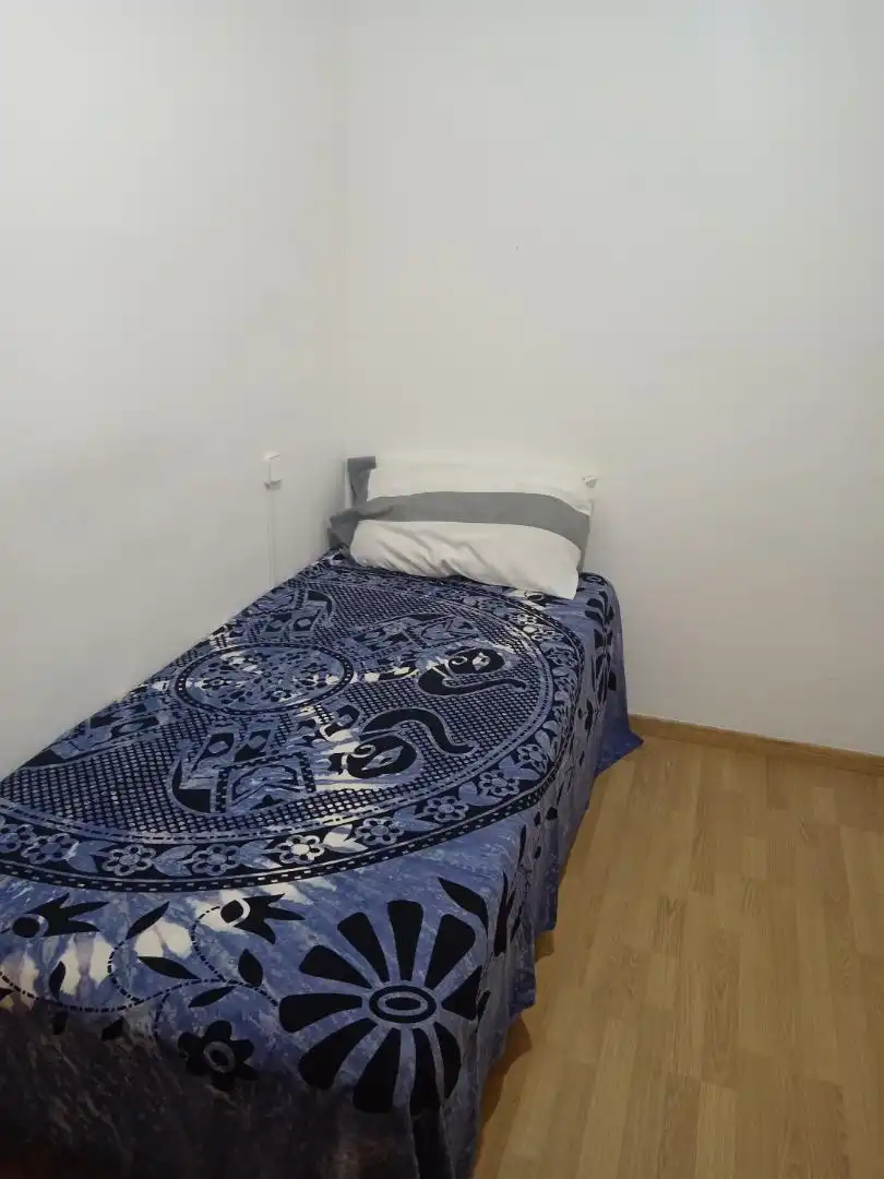 Habitación en Avinguda de Manuel Girona, 32, Castell - Poble Vell Habitación de Apartamento para compartir en Castelldefels con Calefacción, Amueblado y Horno