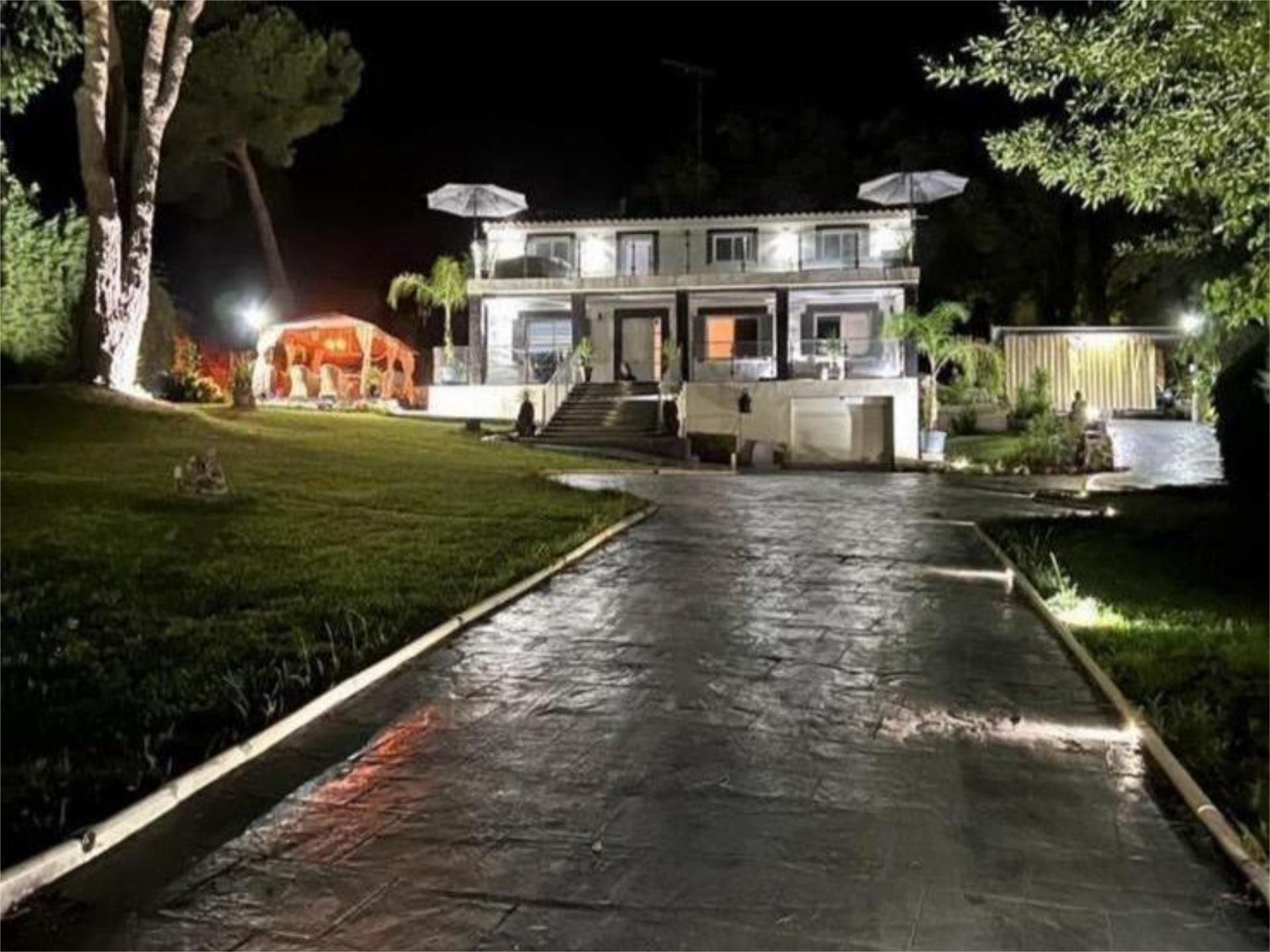 Exterior view of House or chalet for sale in San Martín de Valdeiglesias  with Air Conditioner, Terrace and Swimming Pool