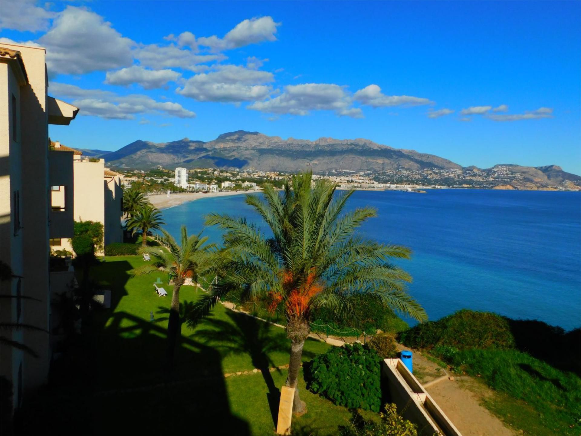 Exterior view of Flat for sale in L'Alfàs del Pi  with Air Conditioner, Terrace and Swimming Pool
