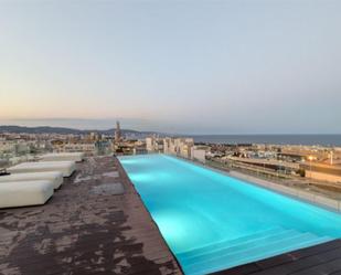 Swimming pool of Flat to share in  Barcelona Capital  with Air Conditioner, Heating and Parquet flooring