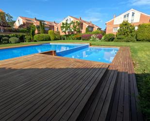 Piscina de Casa adosada en venda en Premià de Dalt amb Calefacció, Jardí privat i Parquet