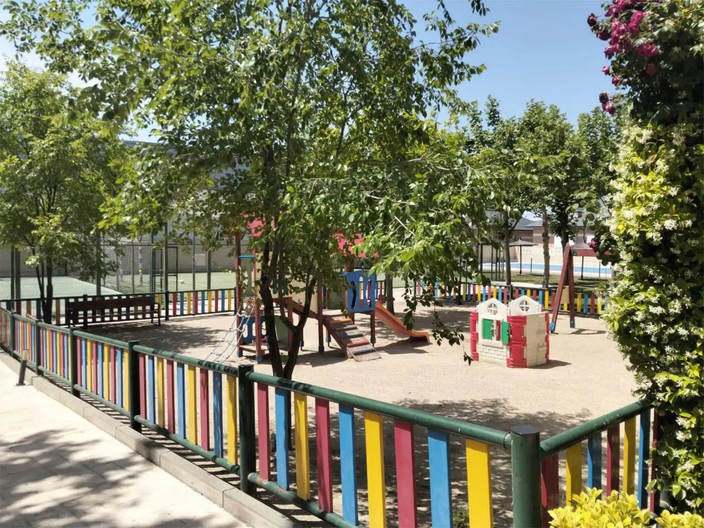 Exterior view of Flat for sale in Rivas-Vaciamadrid  with Air Conditioner, Heating and Private garden