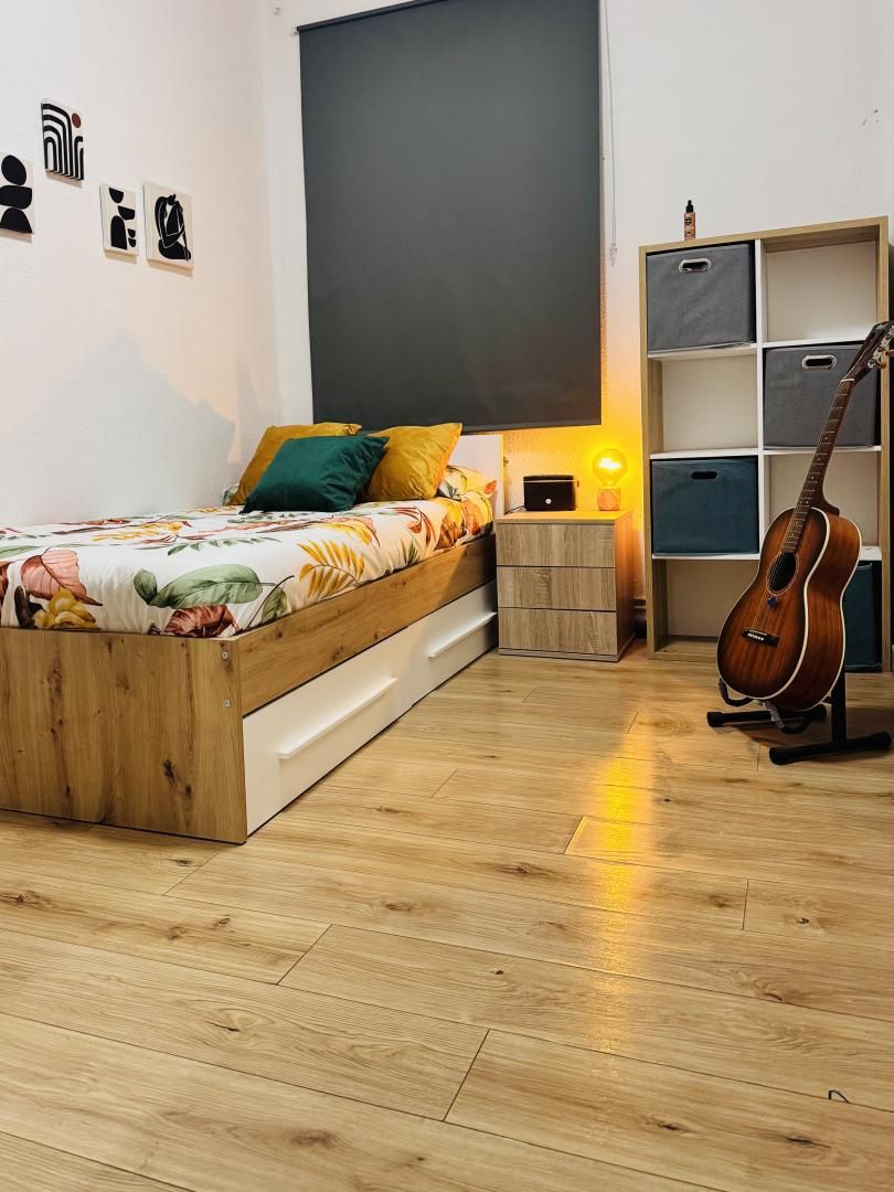 Bedroom of Flat to share in Burgos Capital  with Parquet flooring, Terrace and Furnished