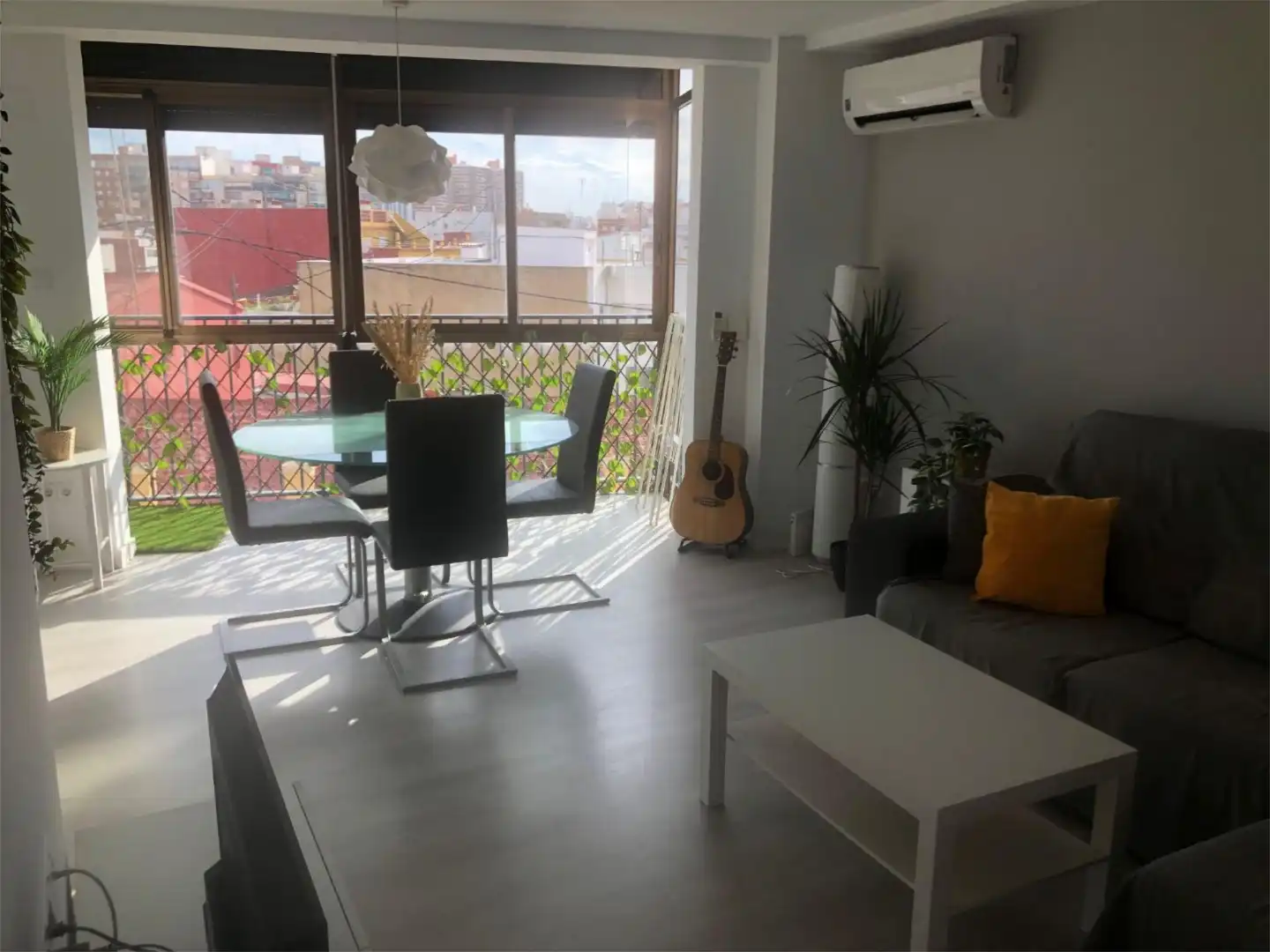 Habitación en Carrer de Salvador Lluch, 10, Mont-Olivet Habitación en Carrer de Salvador Lluch, 10, Mont-Olivet