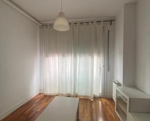 Dormitori de Pis de lloguer en Sabadell amb Calefacció, Moblat i Forn
