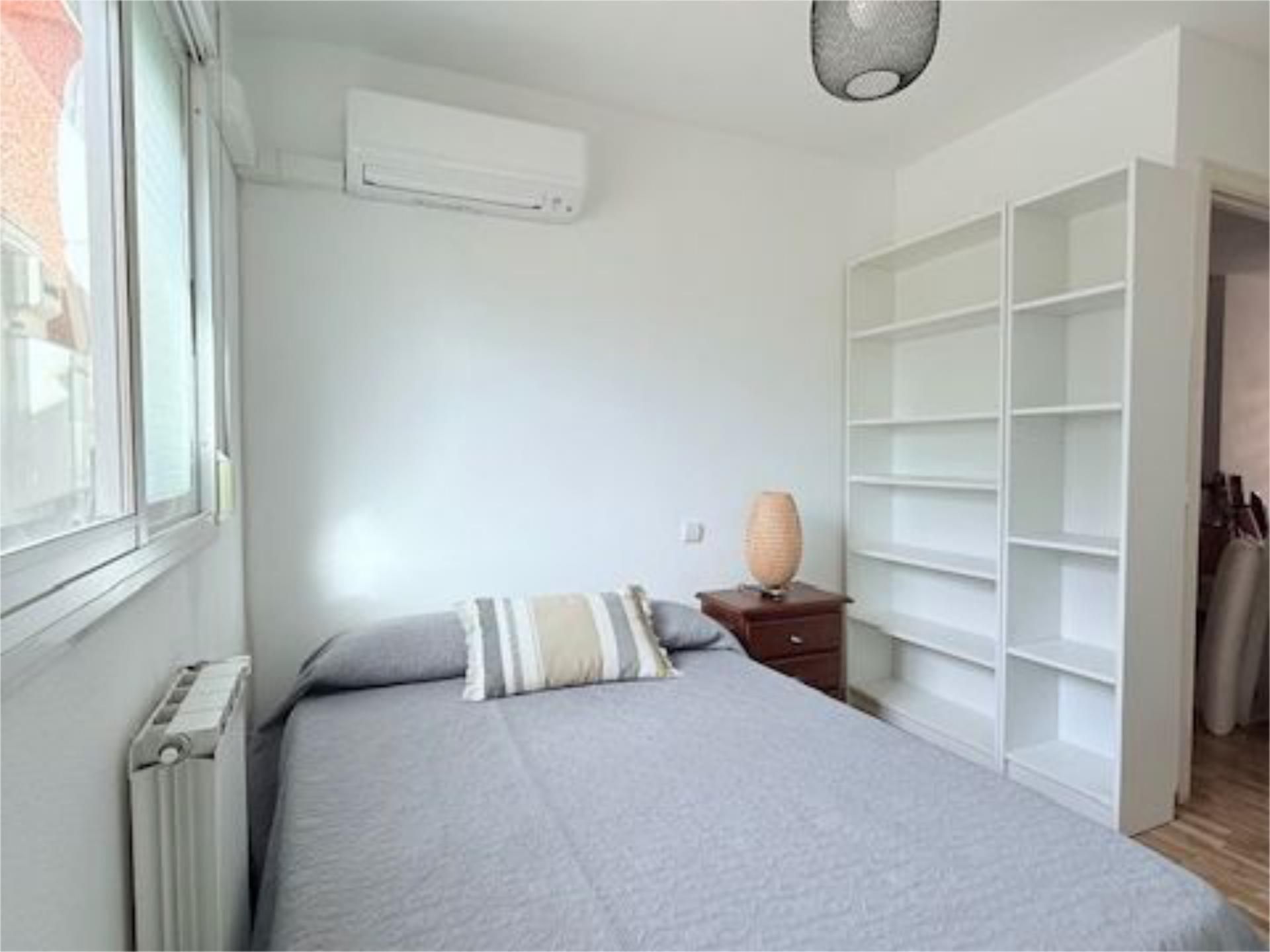 Dormitori de Dúplex per a compartir en Las Rozas de Madrid amb Aire condicionat, Calefacció i Jardí privat