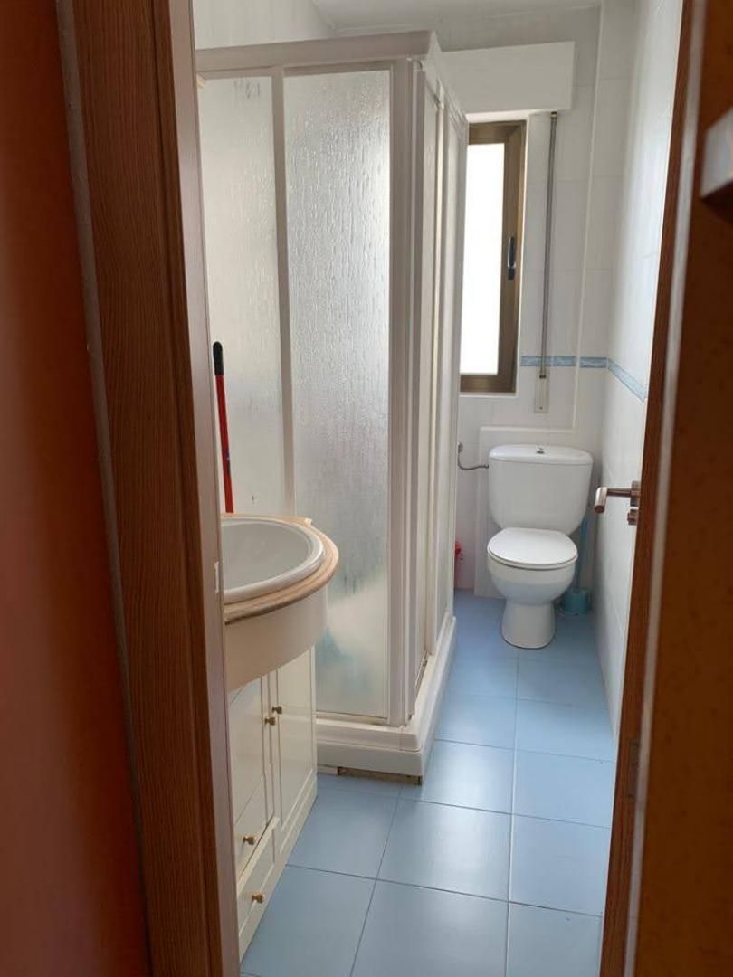Baño de Piso de alquiler en Salamanca Capital con Amueblado