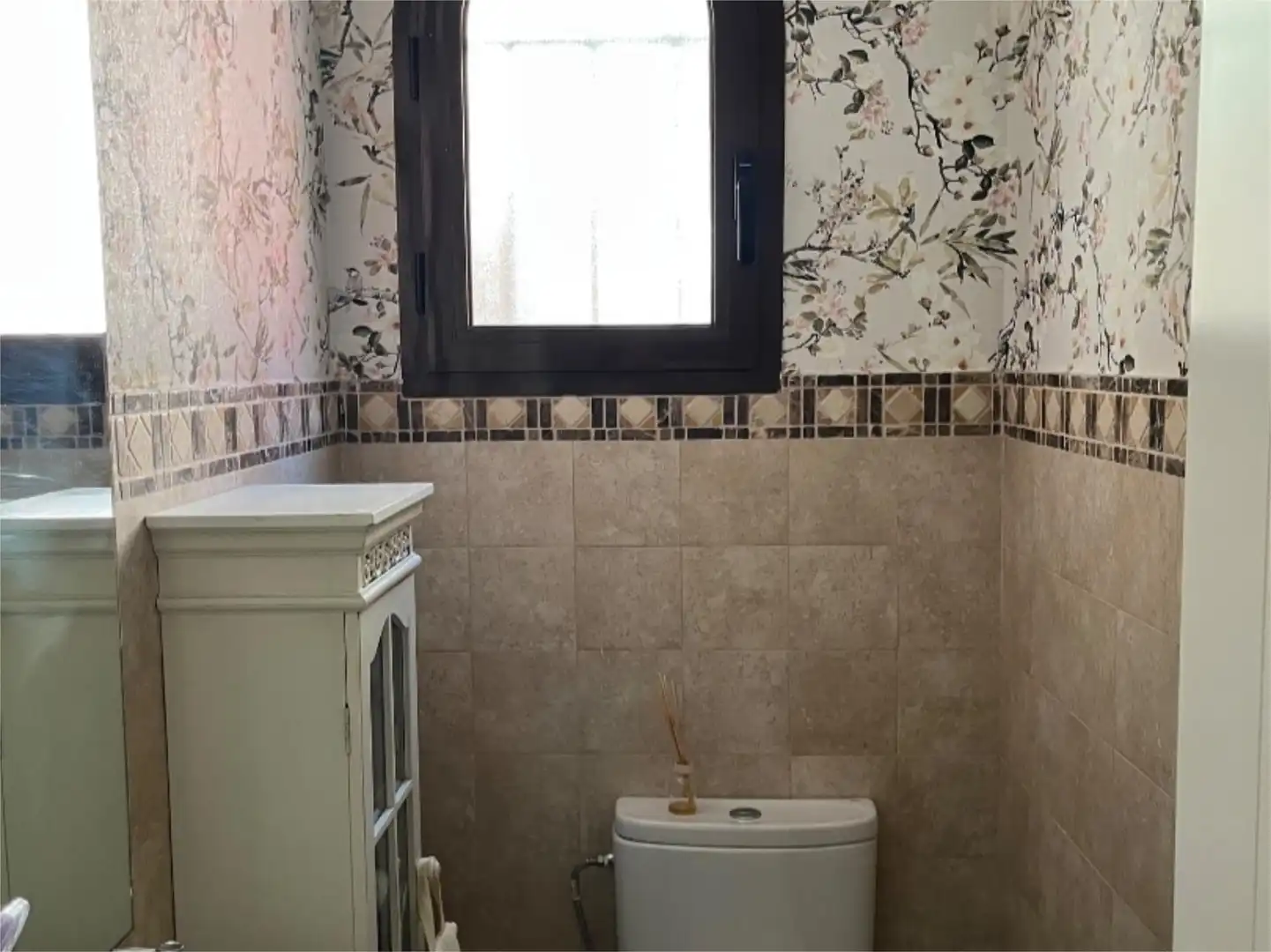 Detached homes for sale in Calle Poeta Mario López, 11, Poniente-Norte - Miralbaida - Parque Azahara Bathroom of Detached homes for sale in Córdoba with Air Conditioner, Heating and Terrace