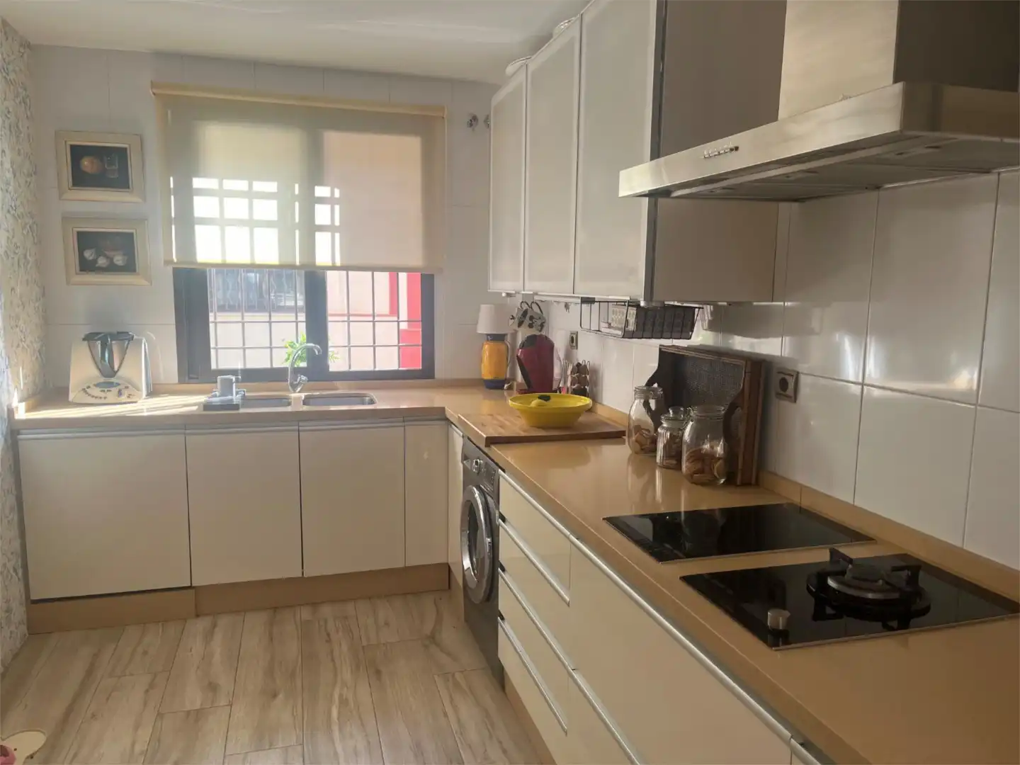 Detached homes for sale in Calle Poeta Mario López, 11, Poniente-Norte - Miralbaida - Parque Azahara Kitchen of Detached homes for sale in Córdoba with Air Conditioner, Heating and Terrace