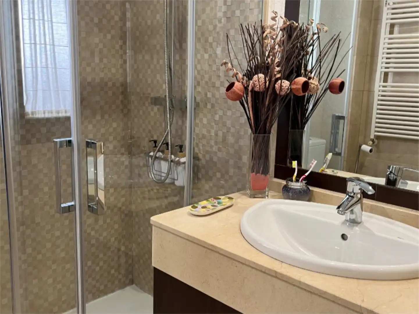 Detached homes for sale in Calle Poeta Mario López, 11, Poniente-Norte - Miralbaida - Parque Azahara Bathroom of Detached homes for sale in Córdoba with Air Conditioner, Heating and Terrace
