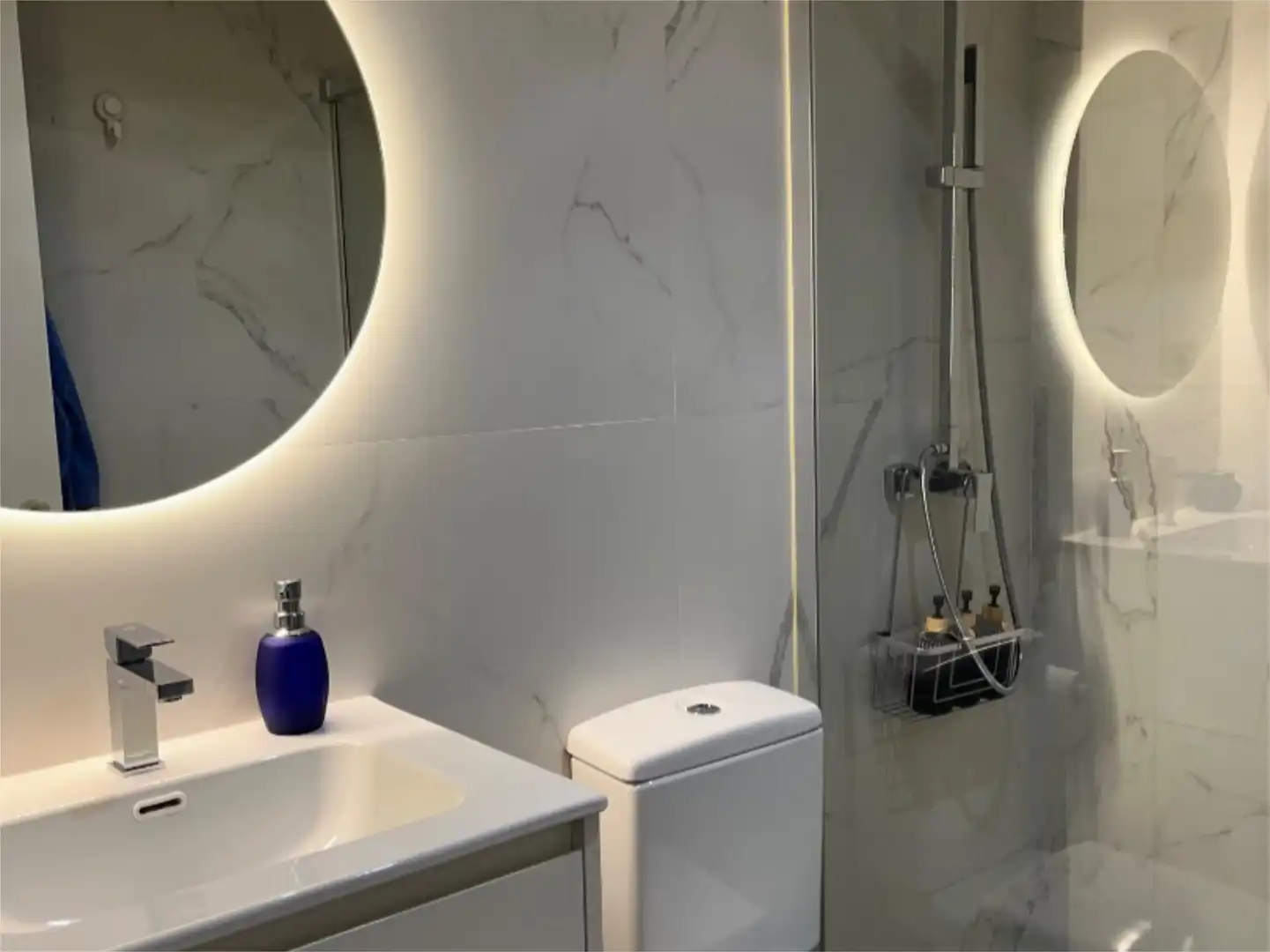 Detached homes for sale in Calle Poeta Mario López, 11, Poniente-Norte - Miralbaida - Parque Azahara Bathroom of Detached homes for sale in Córdoba with Air Conditioner, Heating and Terrace