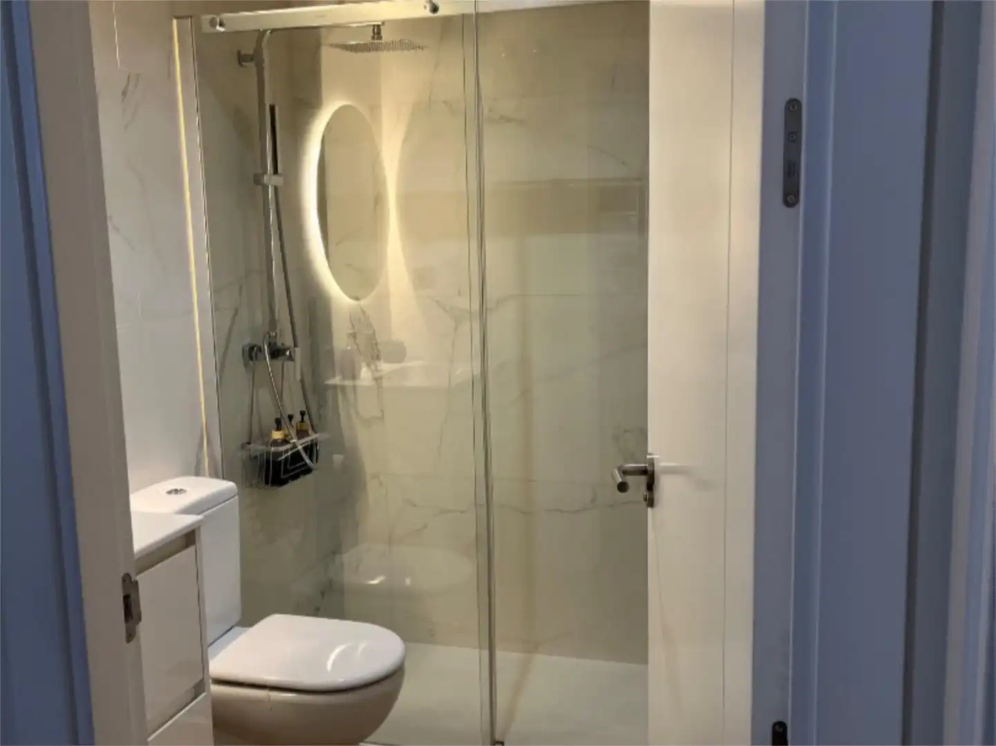 Detached homes for sale in Calle Poeta Mario López, 11, Poniente-Norte - Miralbaida - Parque Azahara Bathroom of Detached homes for sale in Córdoba with Air Conditioner, Heating and Terrace