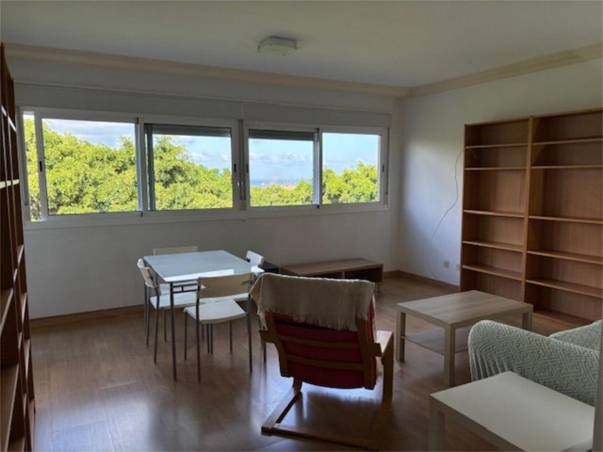 Sala d'estar de Pis de lloguer en  Santa Cruz de Tenerife Capital amb Balcó
