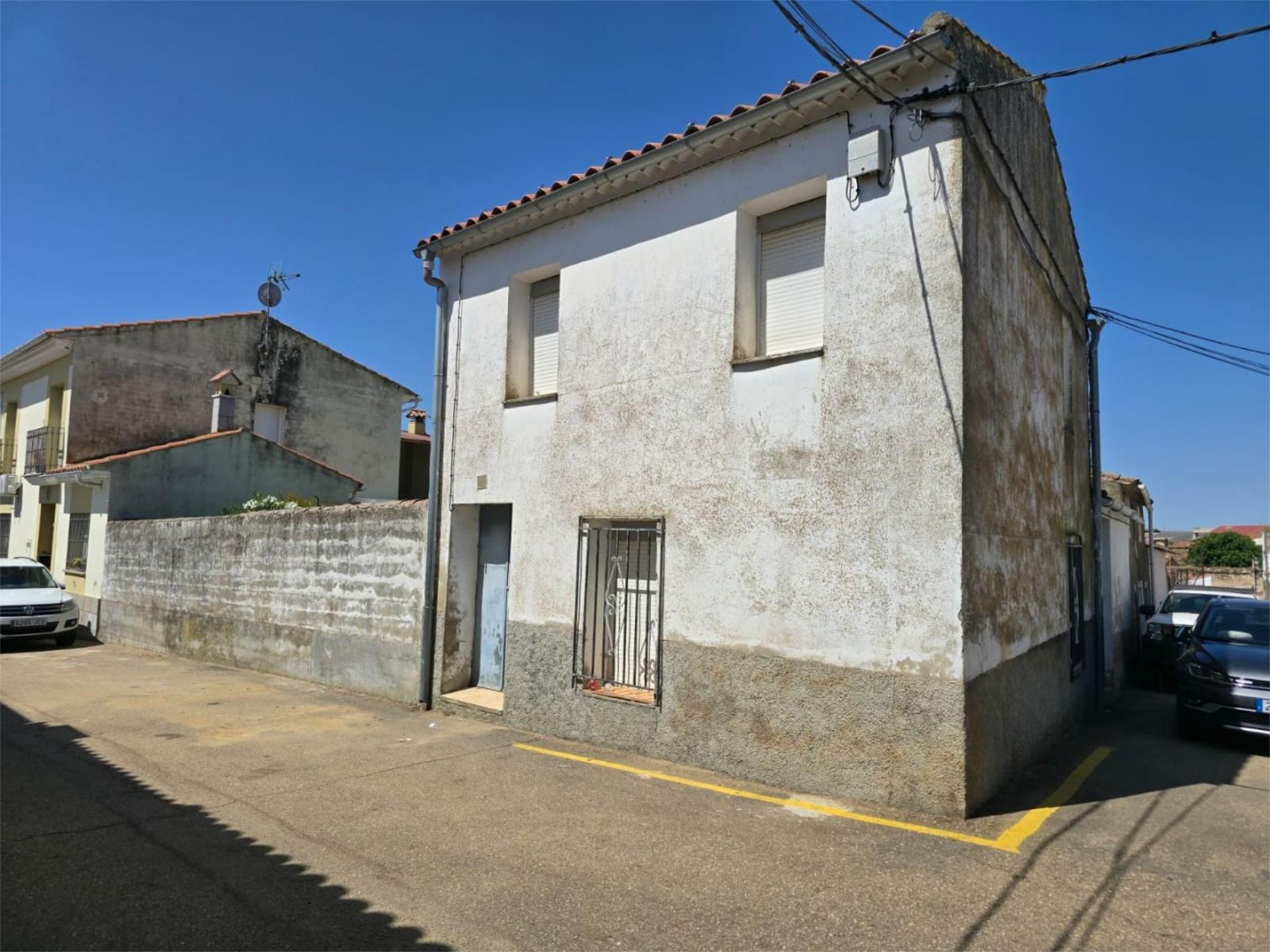 Vista exterior de Pis en venda en Zorita amb Jardí privat