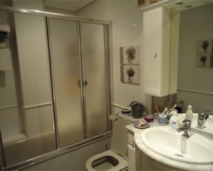Bathroom of Flat to rent in Burgos Capital  with Heating and Furnished