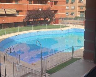 Piscina de Pis de lloguer en  Toledo Capital amb Calefacció, Jardí privat i Parquet