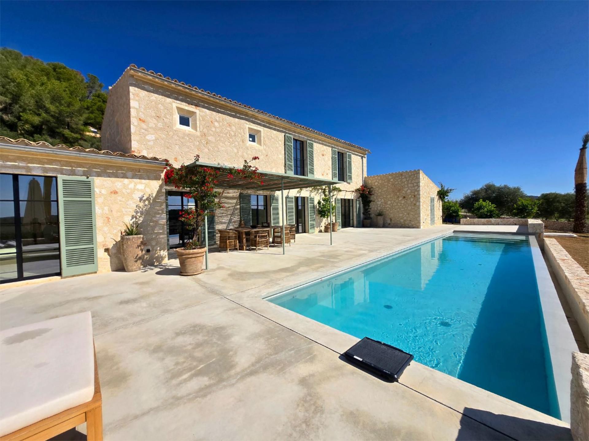 Vista exterior de Finca rústica en venda en Montuïri amb Aire condicionat, Terrassa i Piscina