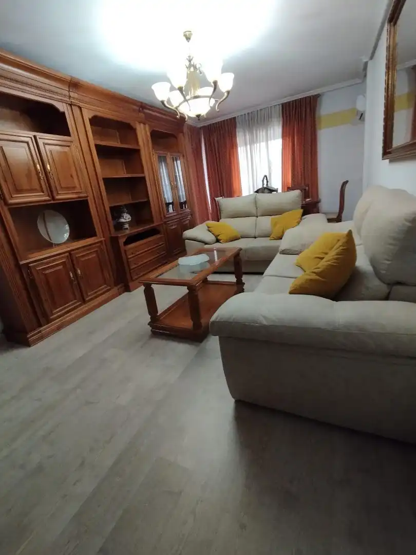 Piso de alquiler en Paseo Estación, 17, Navalmoral de la Mata Sala de estar de Piso de alquiler en Navalmoral de la Mata con Aire acondicionado, Calefacción y Terraza
