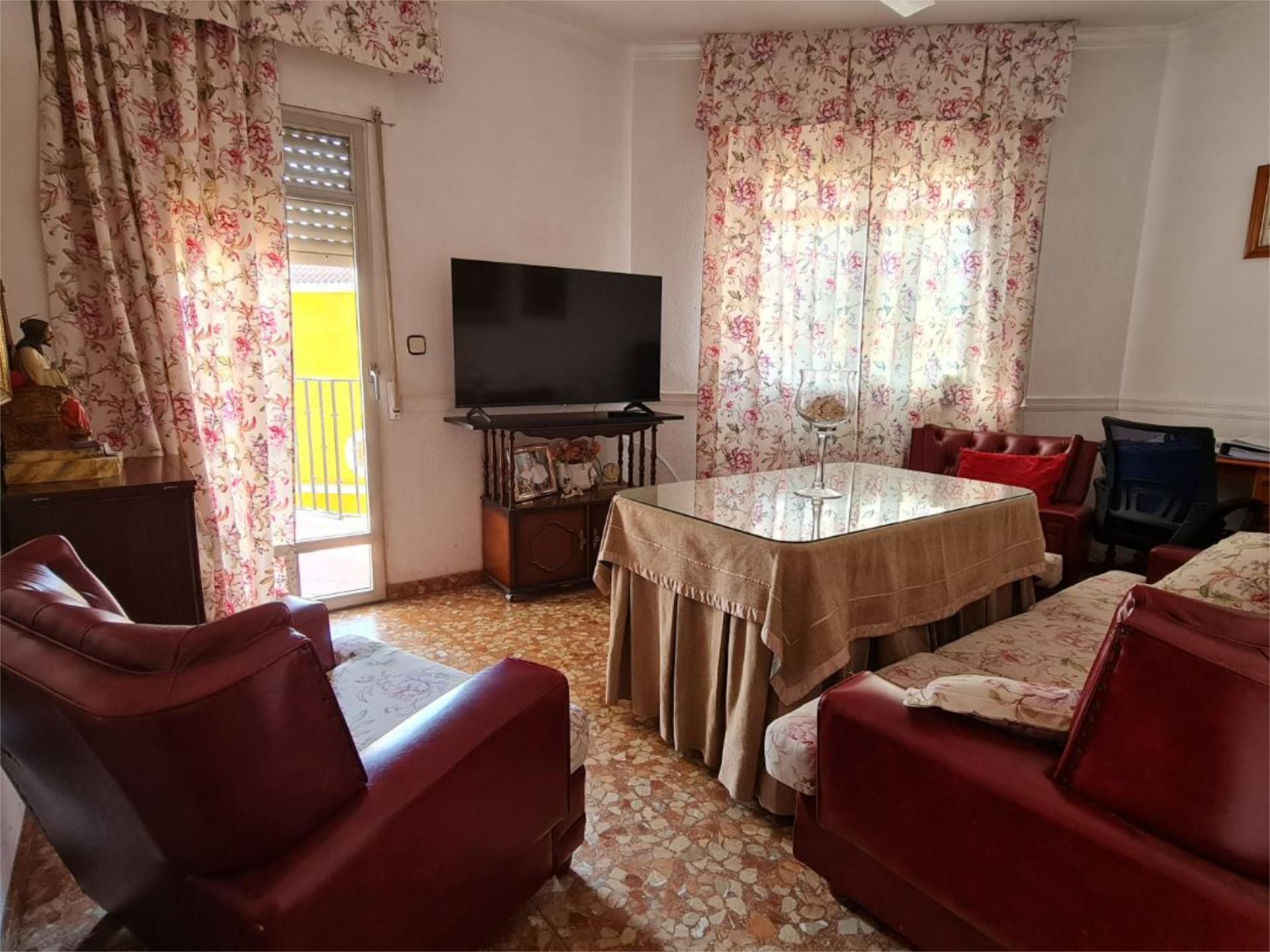 Living room of Flat for sale in Puente Genil  with Terrace, Storage room and Furnished