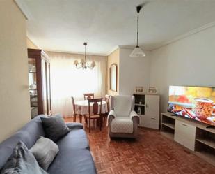 Sala d'estar de Pis en venda en Vitoria - Gasteiz amb Calefacció, Parquet i Terrassa
