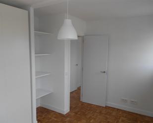 Bedroom of Flat to rent in  Madrid Capital  with Air Conditioner, Washing machine and Microwave