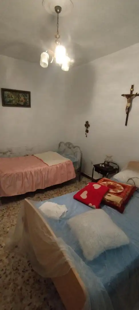 Casa adosada en venda a Calle Santa María, 6, Ribera del Fresno Dormitori de Casa adosada en venda en Ribera del Fresno amb Moblat i Balcó