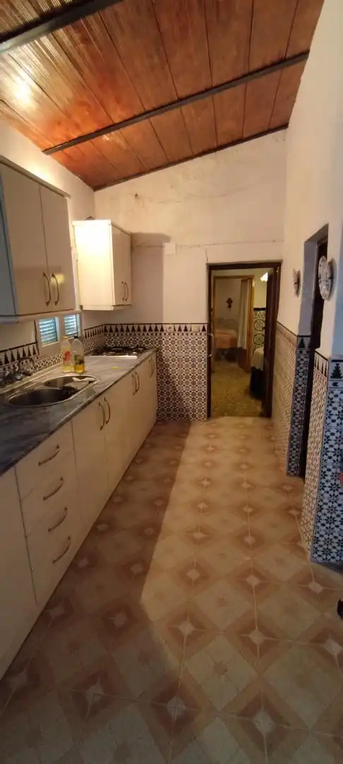 Casa adosada en venda a Calle Santa María, 6, Ribera del Fresno Cuina de Casa adosada en venda en Ribera del Fresno amb Moblat i Balcó