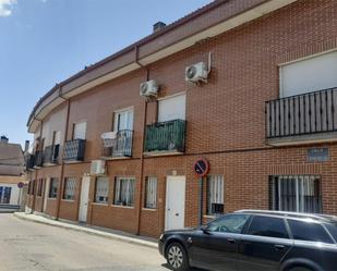 Vista exterior de Dúplex en venda en Cobeña amb Calefacció, Parquet i Traster