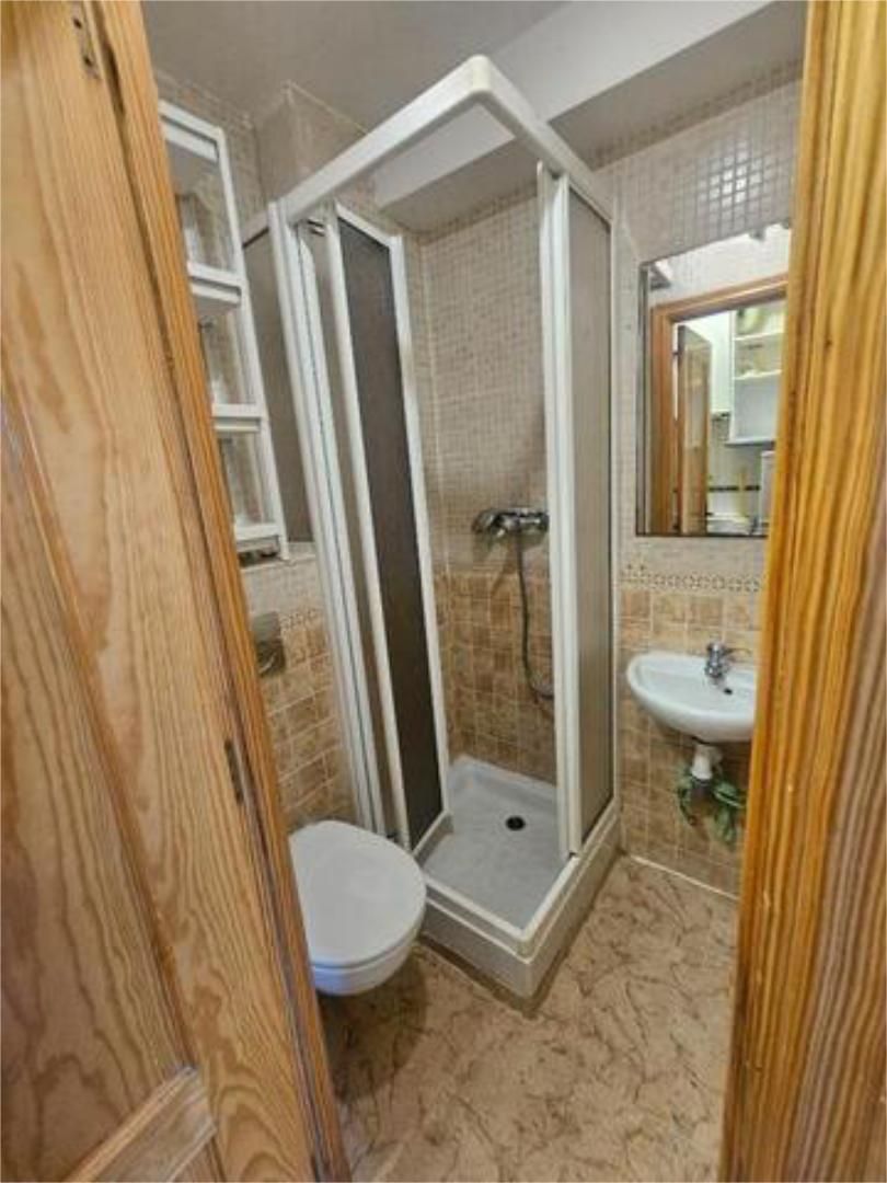 Study to rent in Aluche