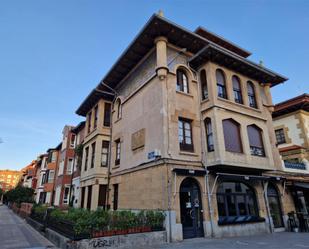 Vista exterior de Pis en venda en Getxo  amb Calefacció, Parquet i Balcó