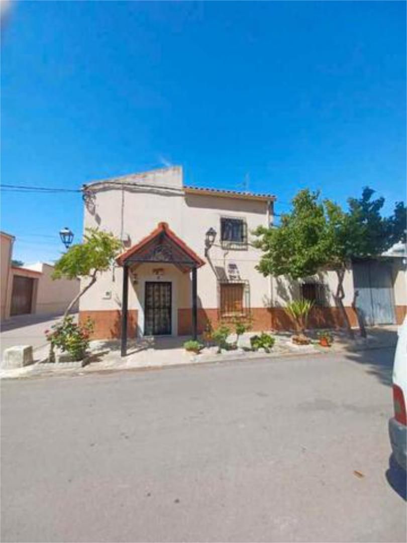 Vista exterior de Casa o xalet en venda en Llanos del Caudillo amb Calefacció, Jardí privat i Terrassa