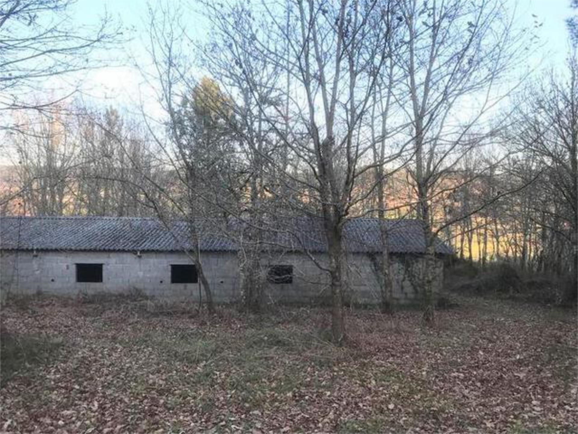 Industrial buildings to rent in Touro