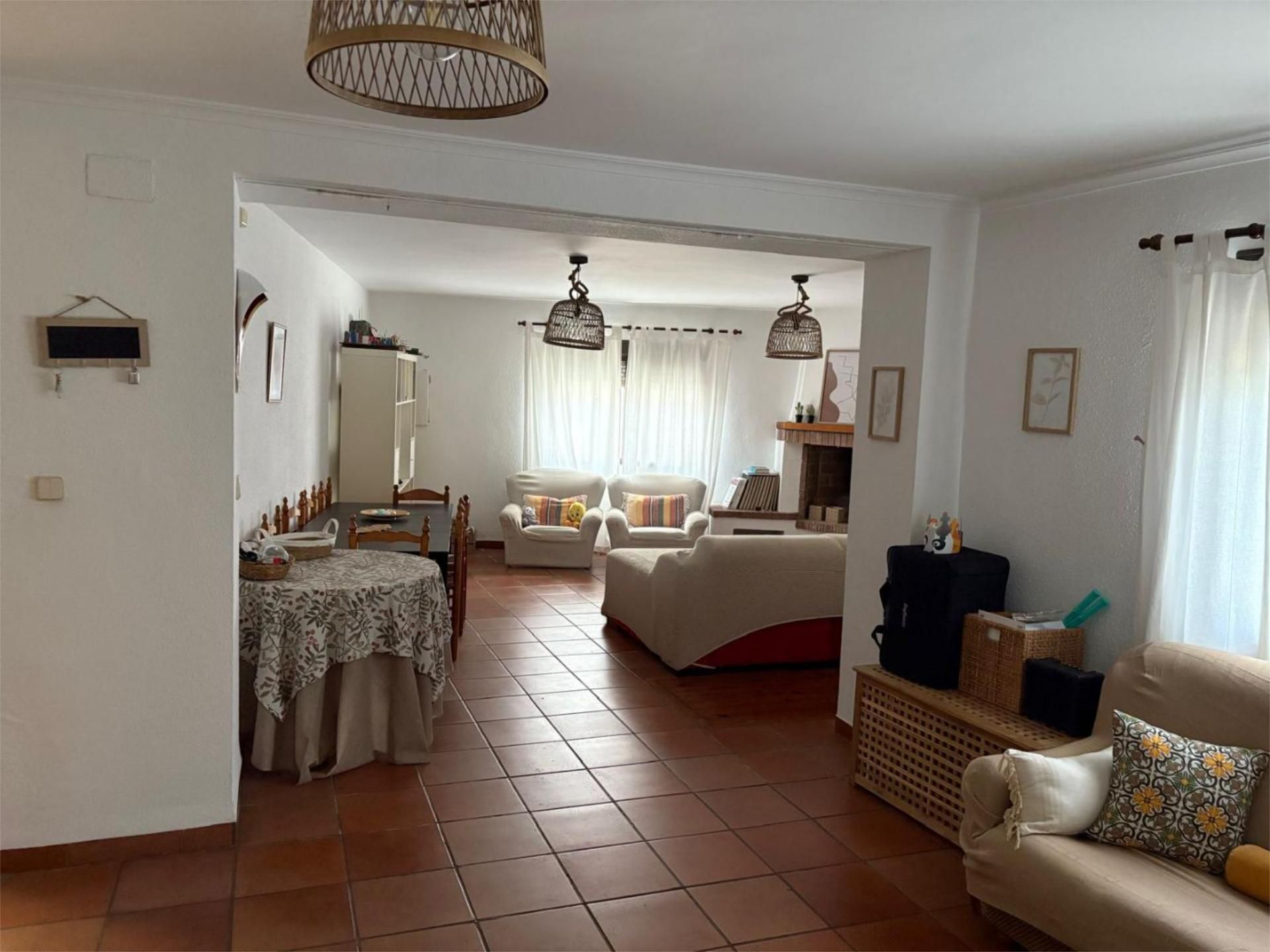 Sala d'estar de Planta baixa en venda en Villalgordo del Júcar amb Aire condicionat, Jardí privat i Terrassa