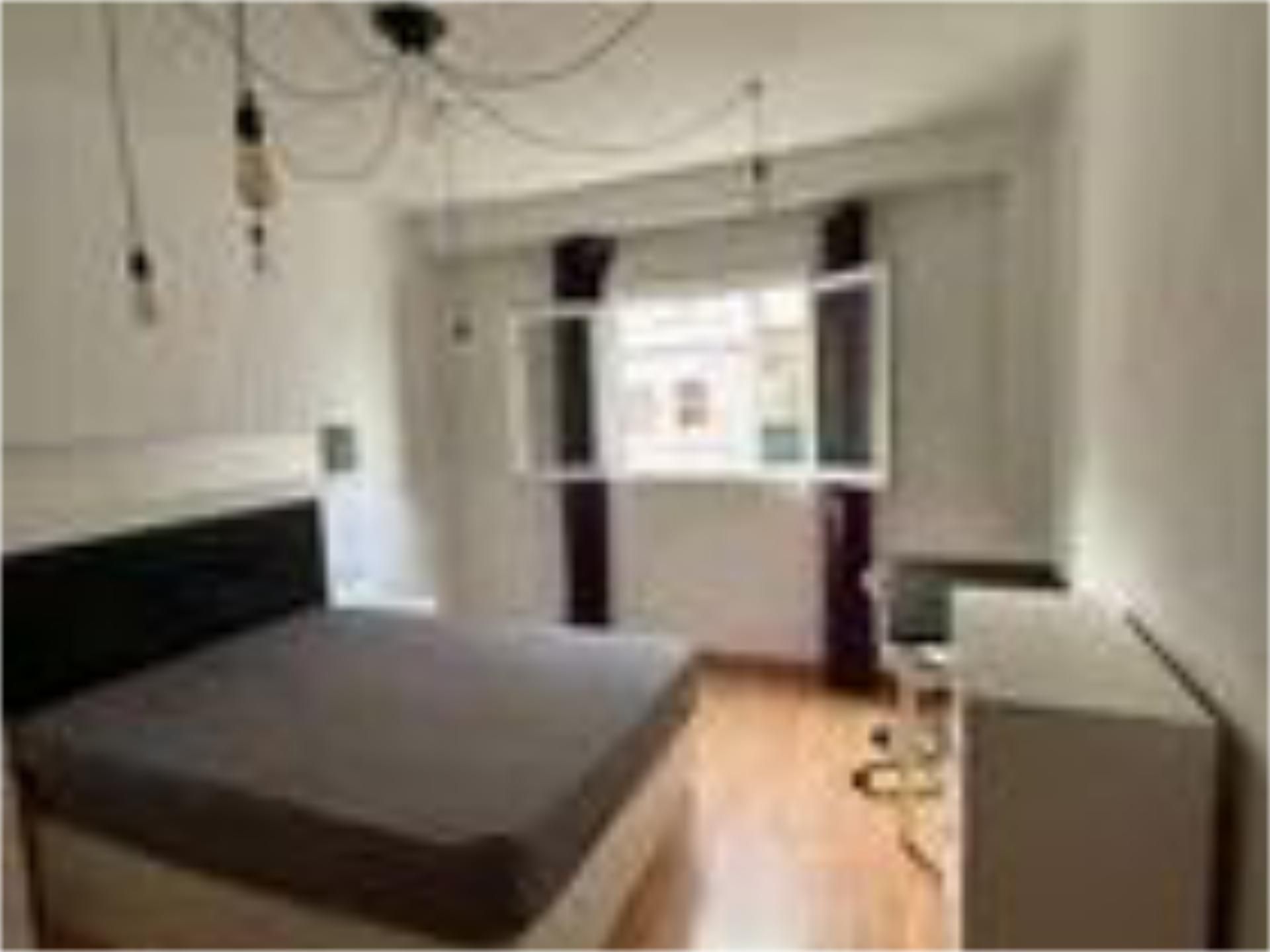 Bedroom of Flat to share in  Valencia Capital  with Parquet flooring and Furnished
