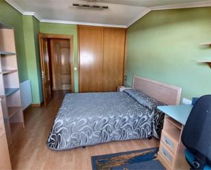 Bedroom of Duplex to share in Ponferrada  with Heating, Parquet flooring and Furnished