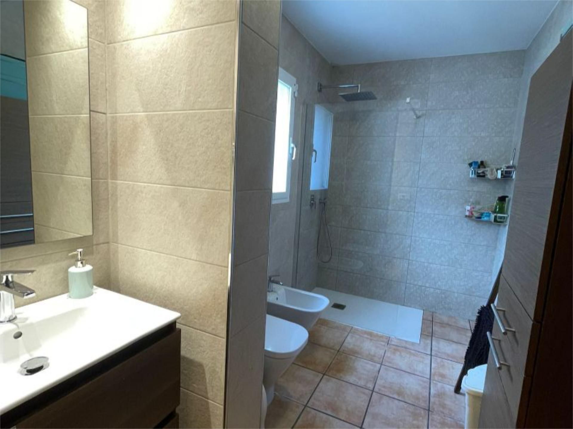 Bany de Pis en venda en Sant Josep de sa Talaia amb Aire condicionat, Terrassa i Balcó