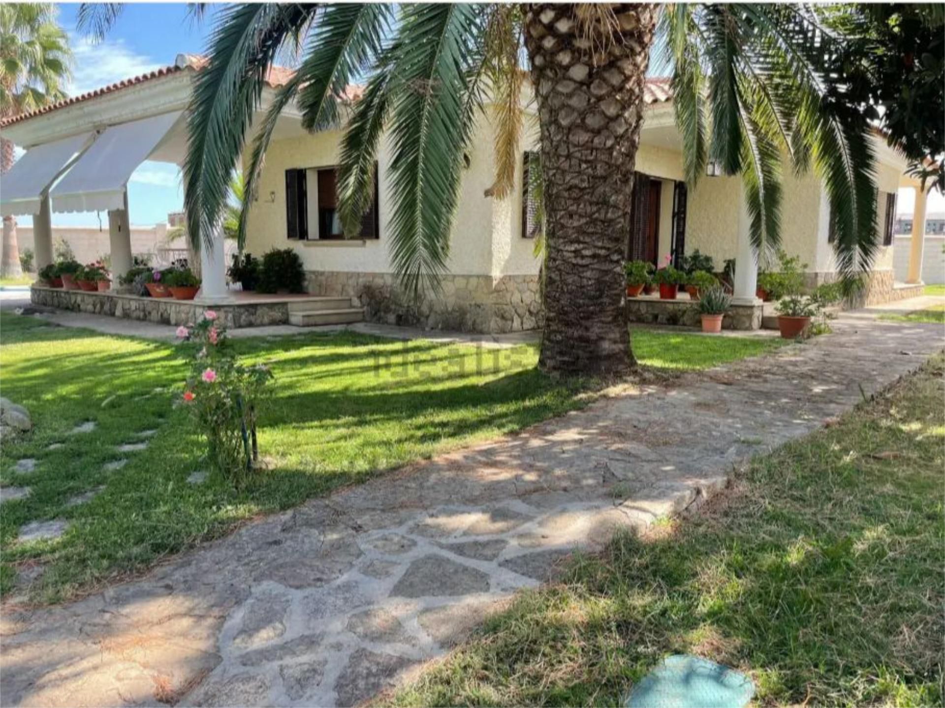 Vista exterior de Casa o xalet en venda en Moraleja amb Terrassa i Piscina