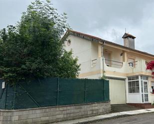 Vista exterior de Casa o xalet en venda en Villaescusa (Cantabria) amb Calefacció, Jardí privat i Parquet