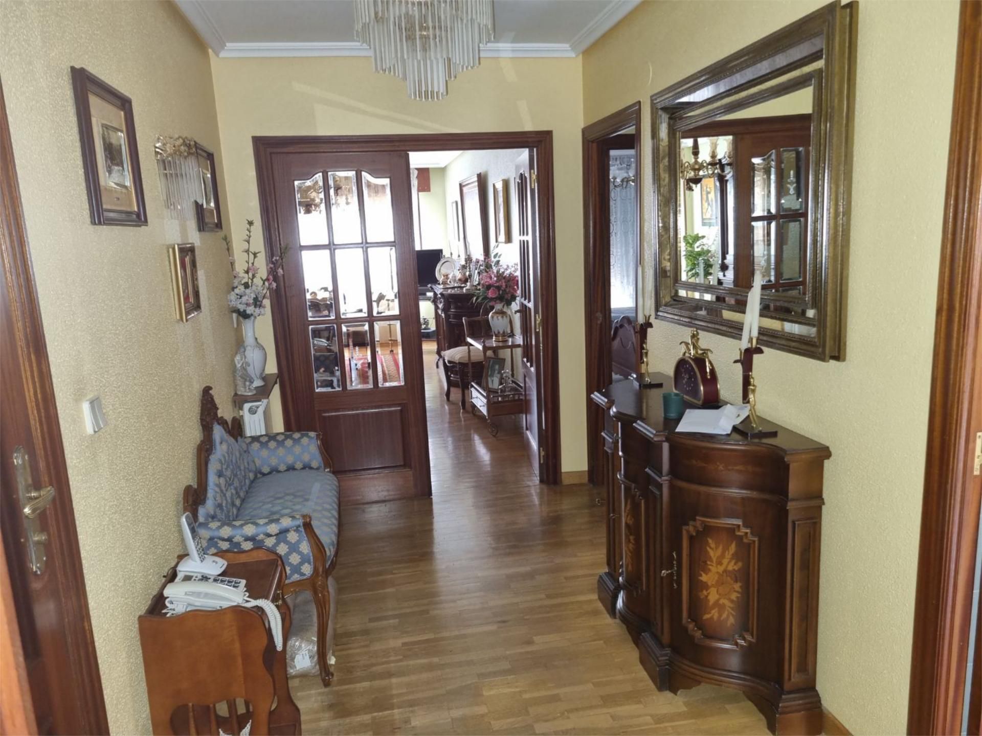 Piso en venta en Ponferrada con Calefacción, Parquet y Terraza