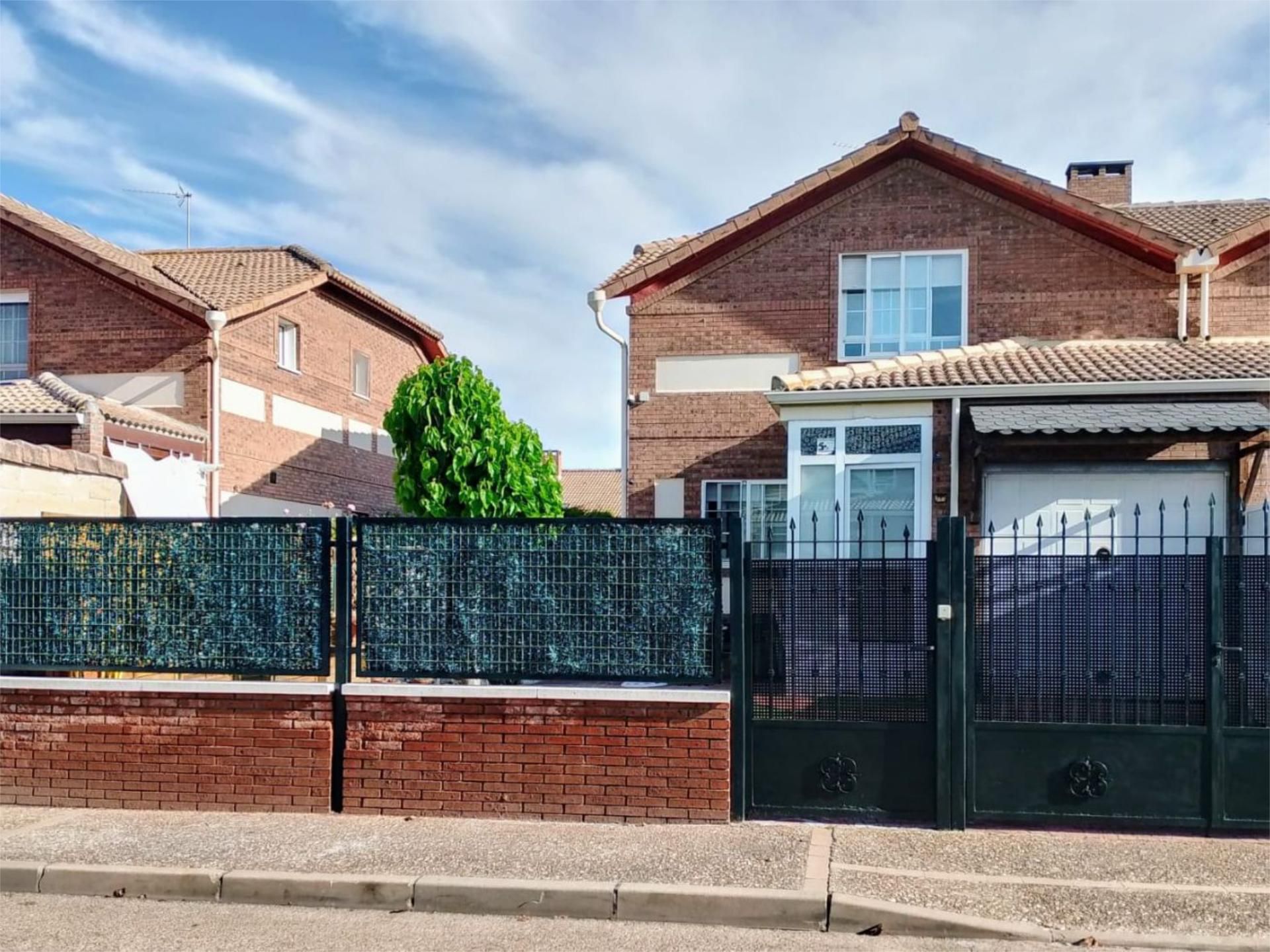 Exterior view of House or chalet for sale in Renedo de Esgueva  with Air Conditioner