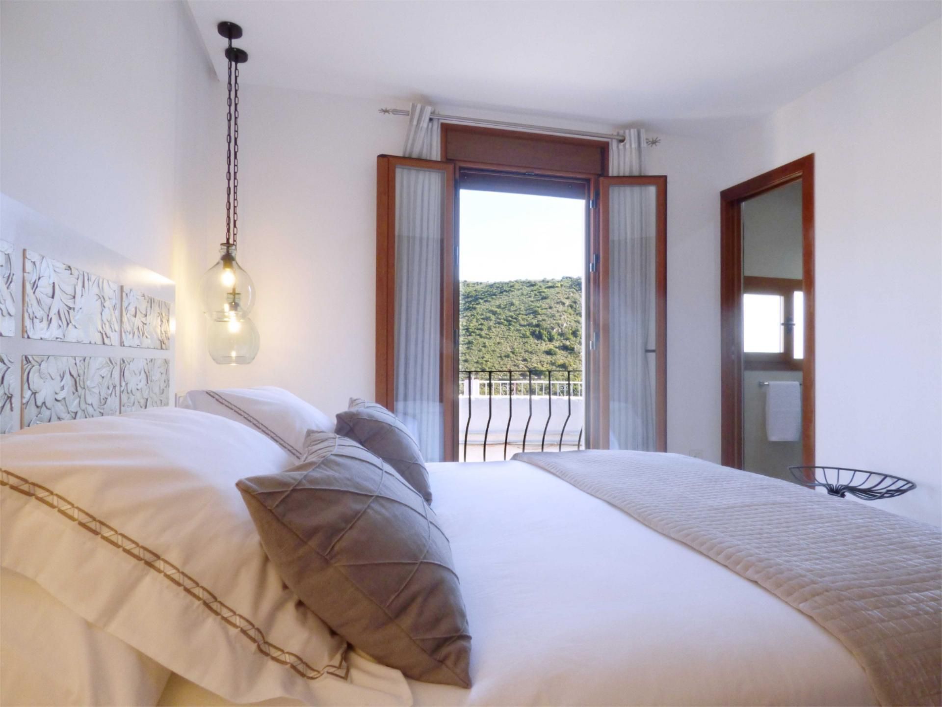 Bedroom of Single-family semi-detached for sale in Benahavís  with Air Conditioner, Terrace and Balcony