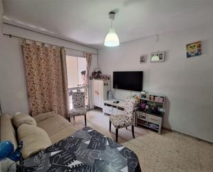 Sala d'estar de Pis en venda en  Sevilla Capital amb Aire condicionat, Terrassa i Moblat