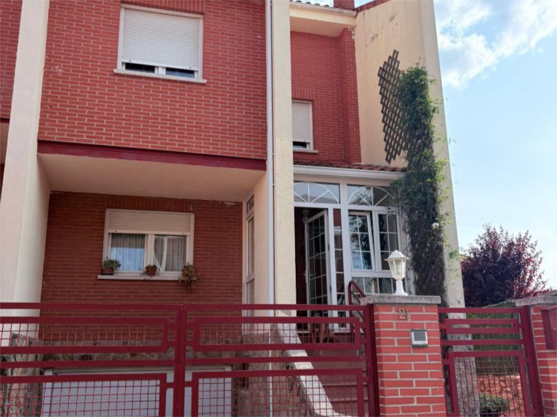 Exterior view of Single-family semi-detached for sale in Colmenar Viejo  with Terrace and Balcony