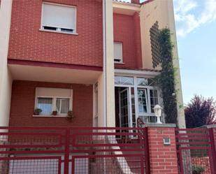 Exterior view of Single-family semi-detached for sale in Colmenar Viejo  with Heating, Private garden and Parquet flooring