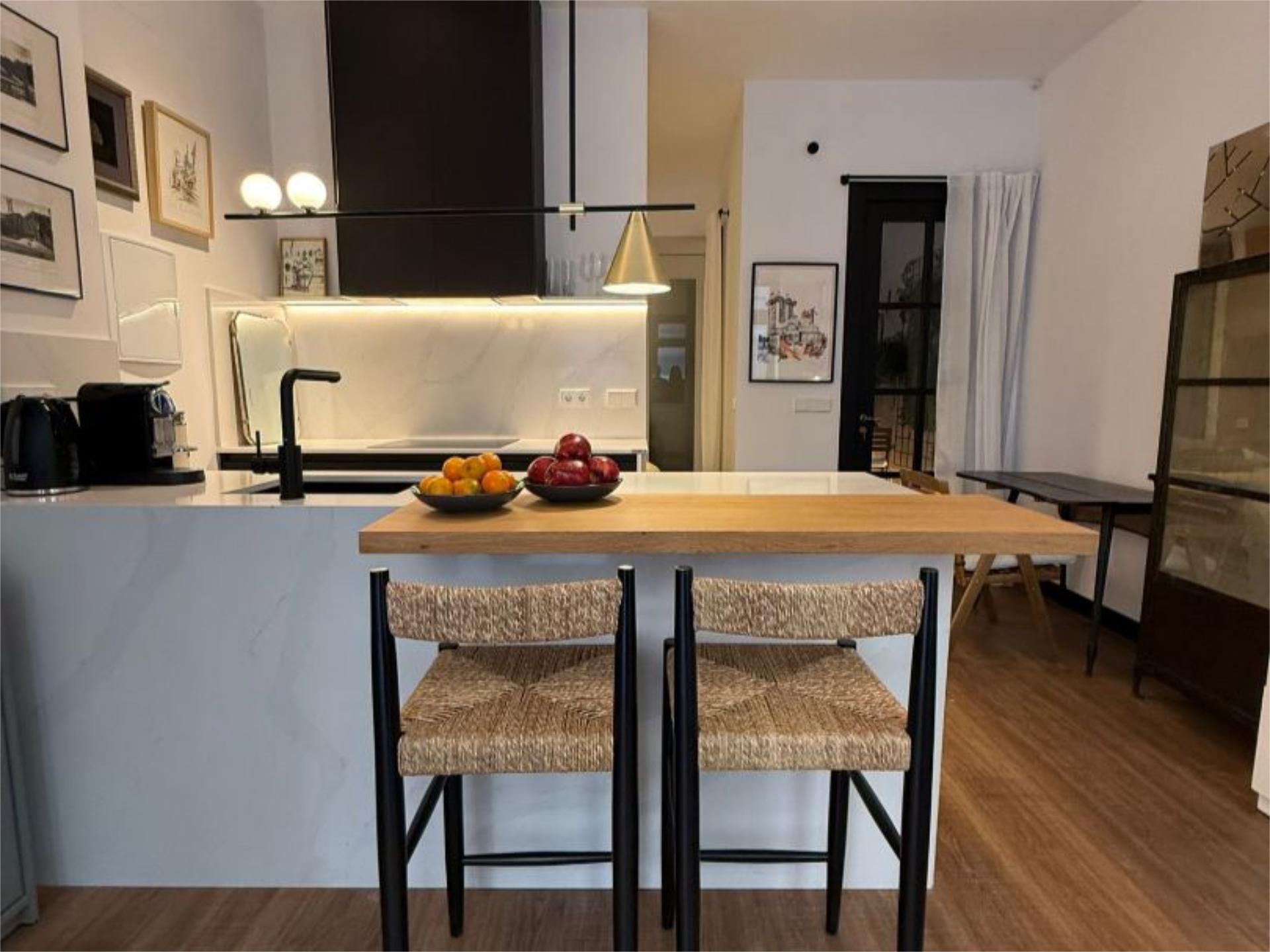 Cuina de Apartament de lloguer en  Madrid Capital amb Aire condicionat, Calefacció i Moblat